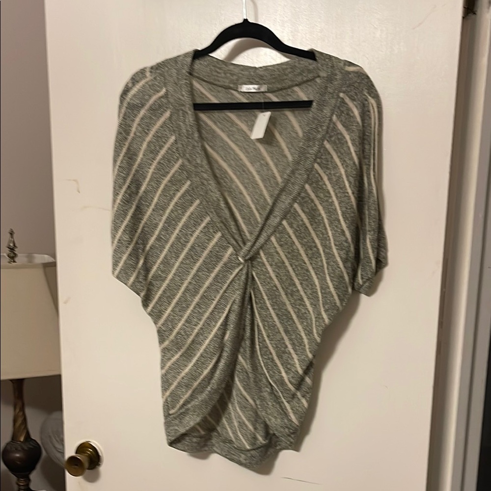 La Vie En Rose Gray and Cream V-Neck Sweater